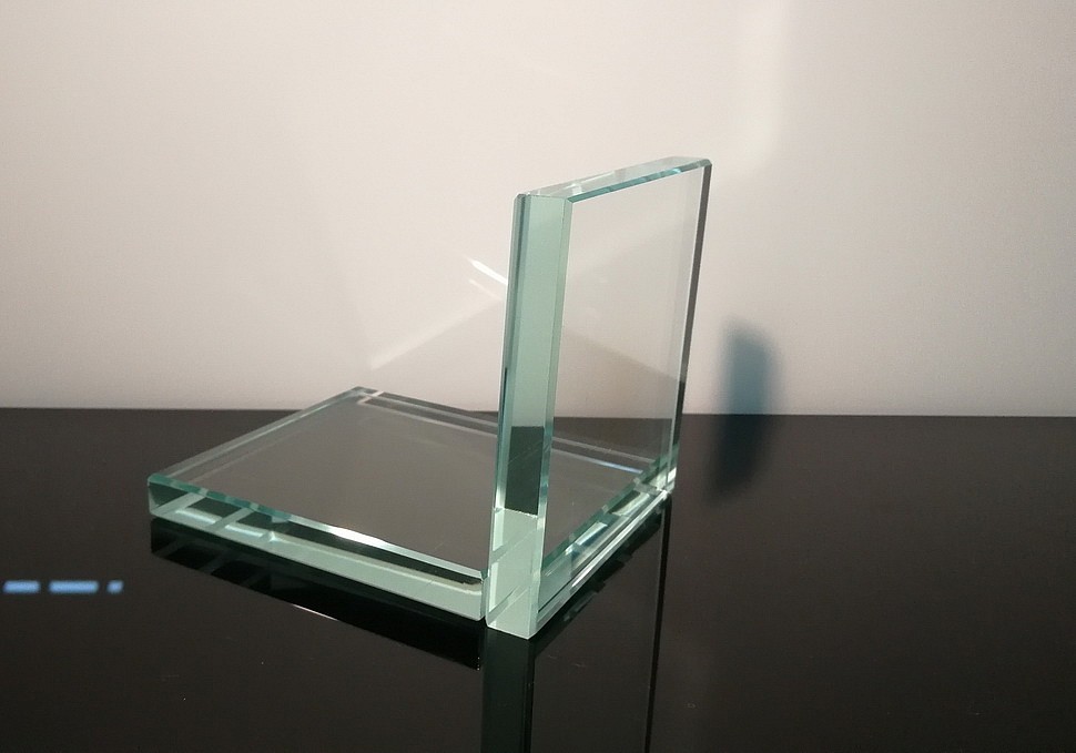 Прозрачное стекло 12 мм.