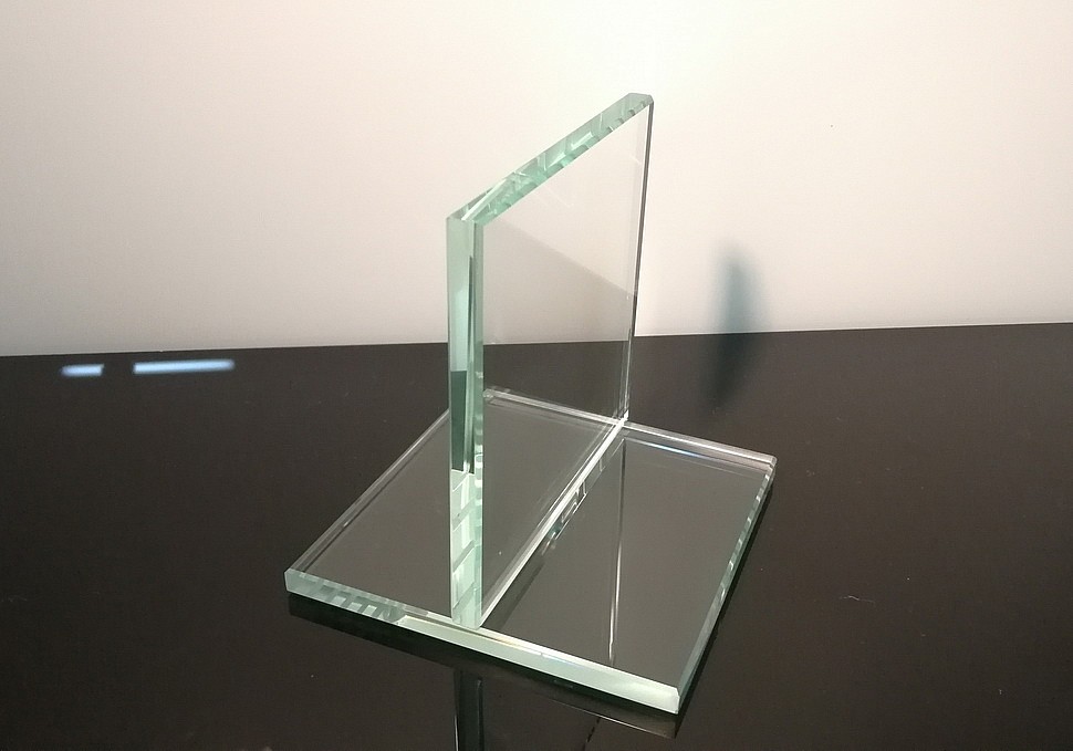 Прозрачное стекло 8 мм.