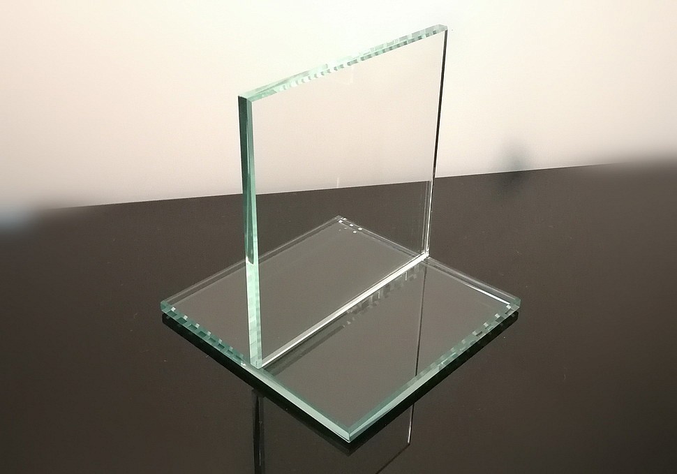 Прозрачное стекло 6 мм.